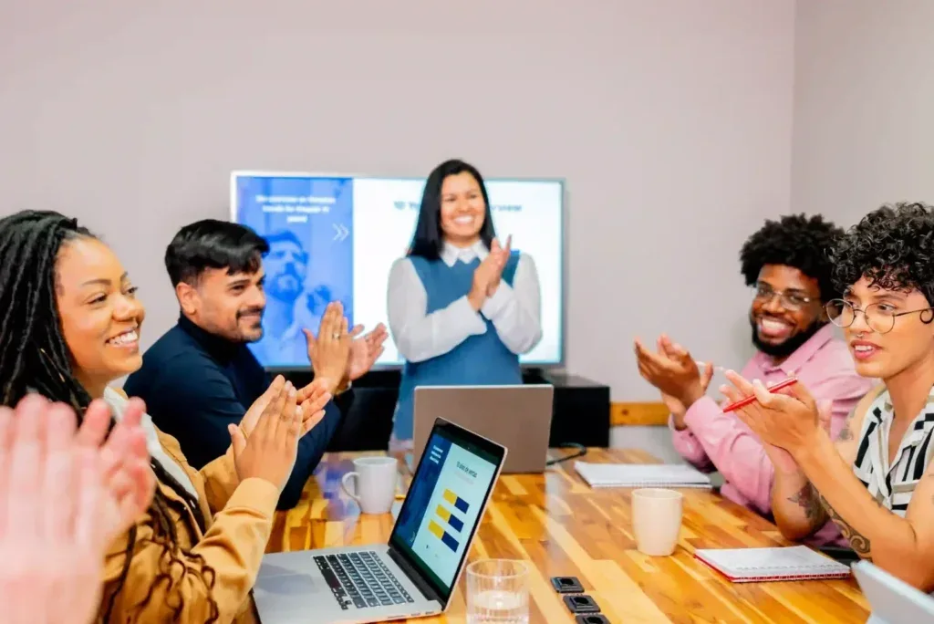 Entenda a diferença entre coworking e escritório tradicional