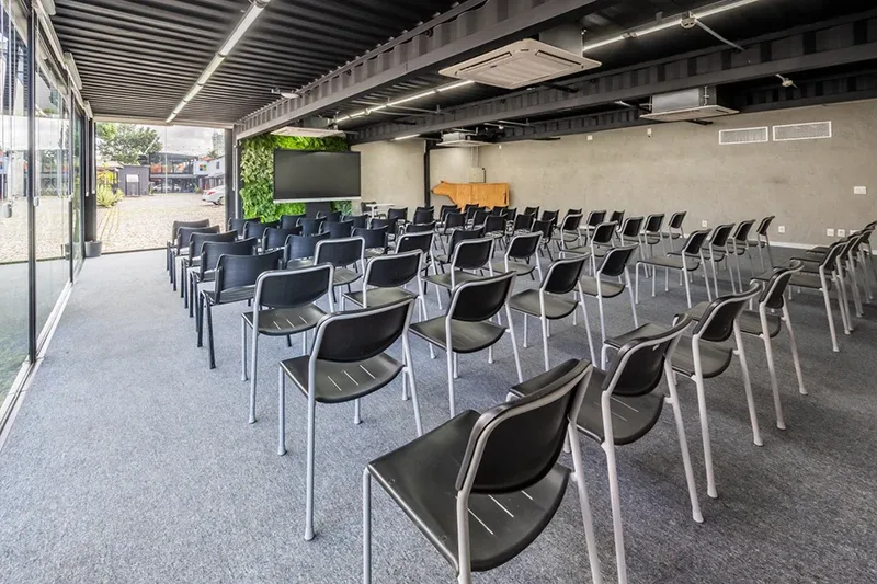 Espaço Container da unidade COW Berrini em outra montagem