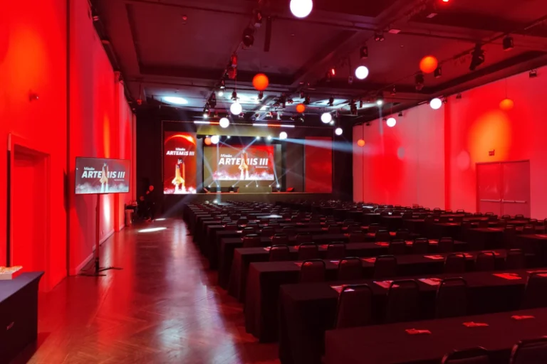 munique-blue-tree-cow