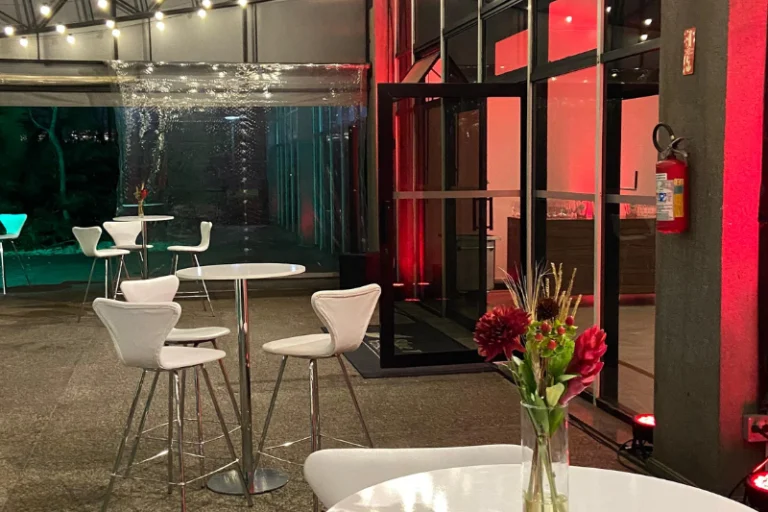 munique-blue-tree-cow