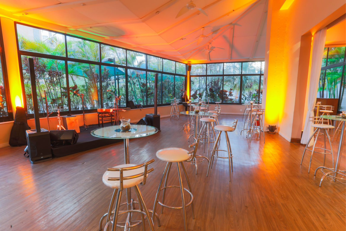 pergola-blue-tree-cow