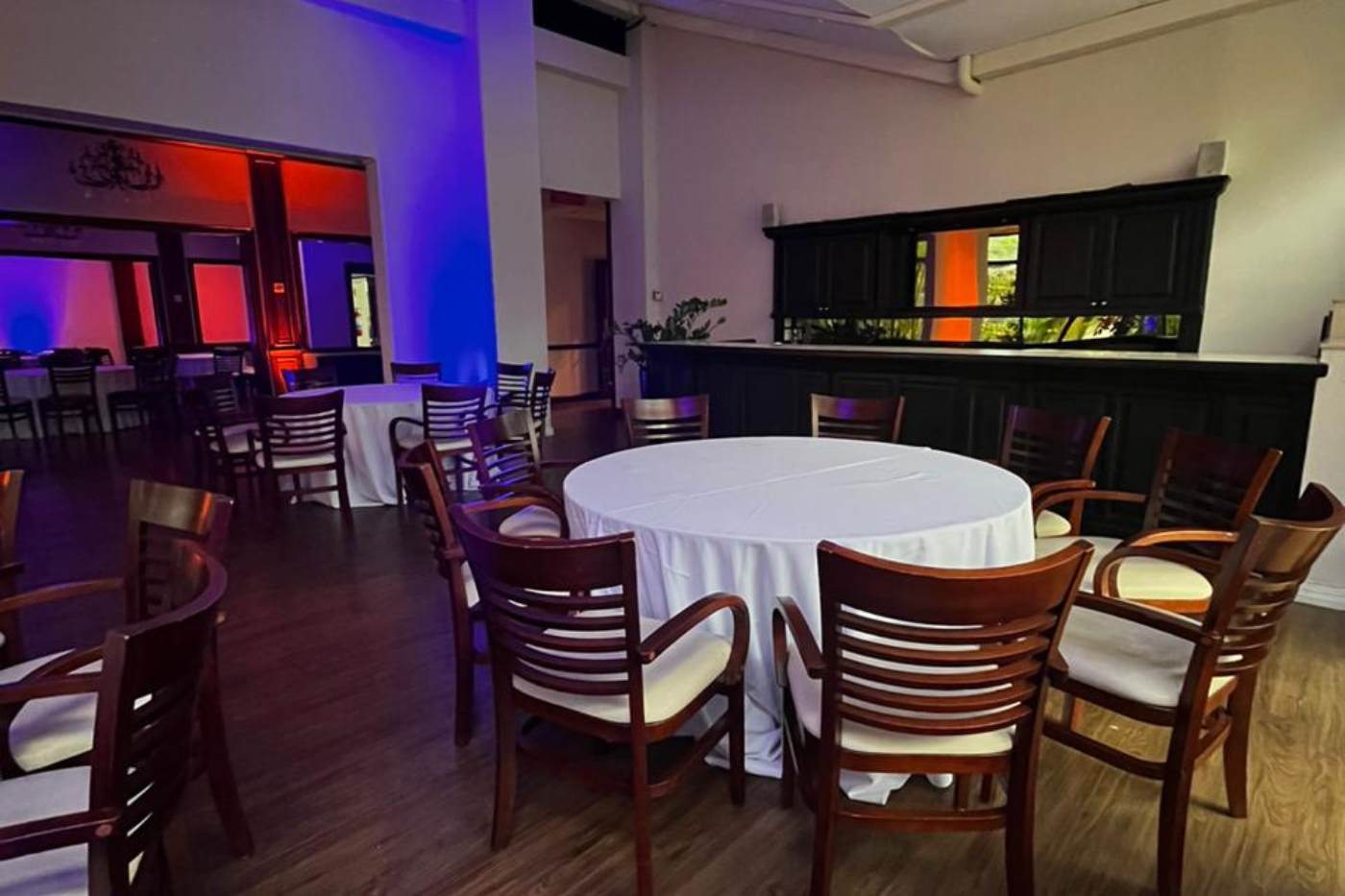 pergola-blue-tree-cow