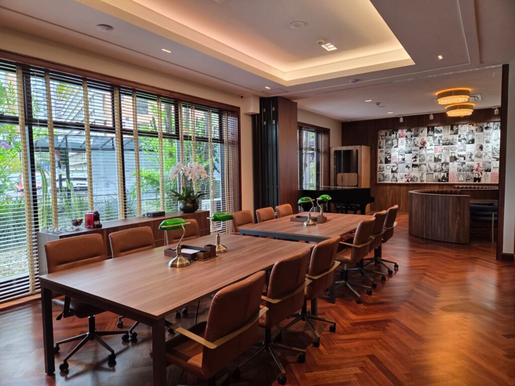 club-transatlantico-cow