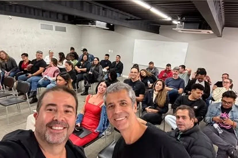 Encontro corporativo em formato auditório em unidade do COW